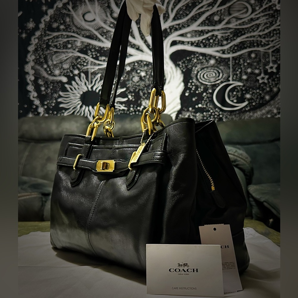 Vintage style Y2K Coach Black soft Leather Shoulder Bag with Gold Accents - Picture 9 of 17